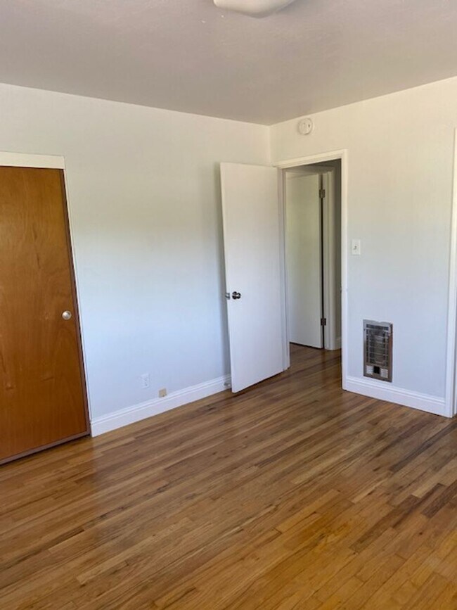 Building Photo - Spacious Home in West Redding!  Close to M...