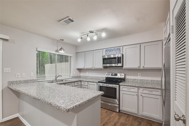 Building Photo - 2425 W Settler's Way