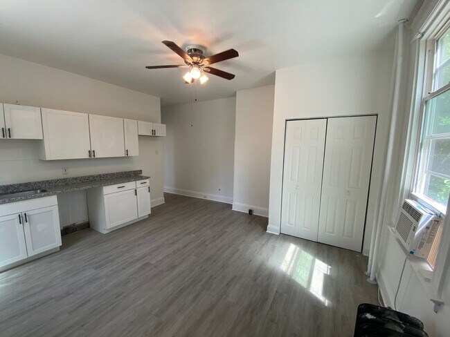 Building Photo - 2314 Victor St