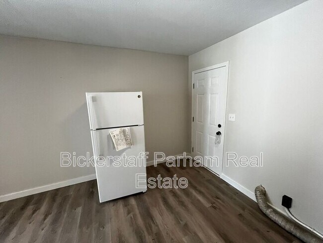 Building Photo - 1501 8th Ave