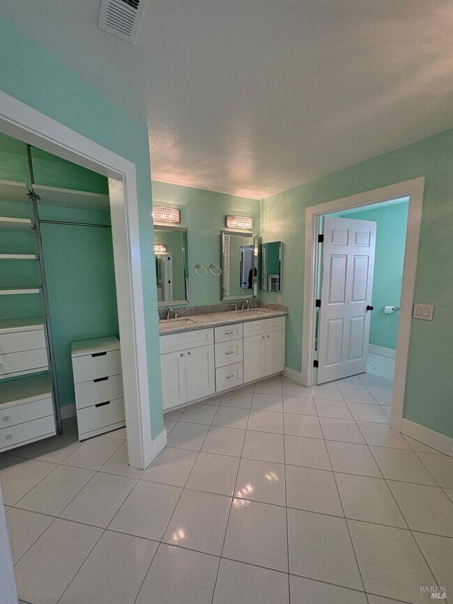 Building Photo - 5705 Davis Cir