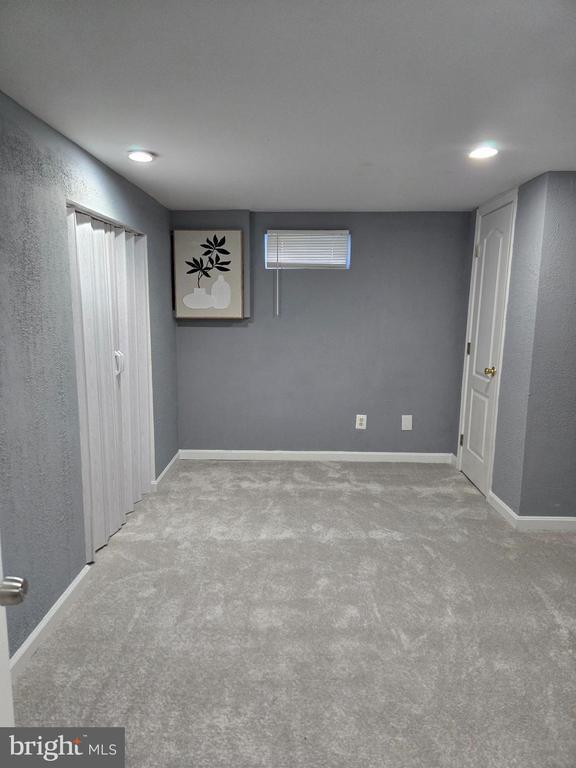 Building Photo - 5520 Duchaine Dr