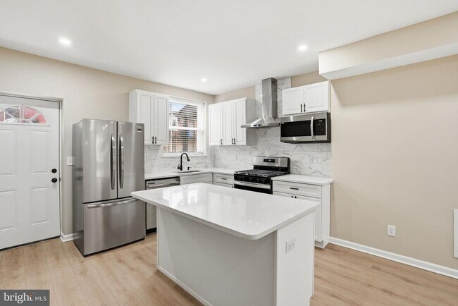 Building Photo - 2710 Mura St