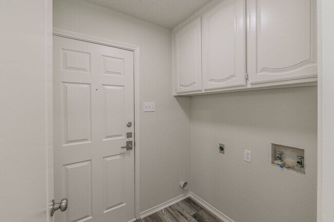 Building Photo - Coming Soon! 2 Story, 3 Bedroom Home in Be...