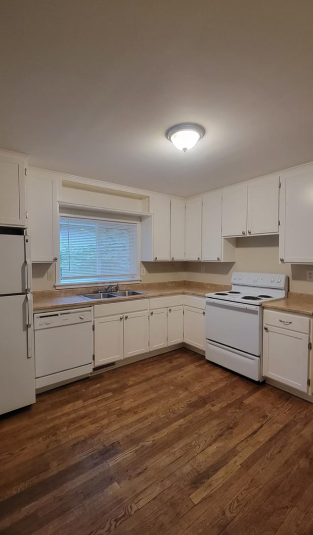 Building Photo - Cozy Home Near Old Town – Live in the Hear...