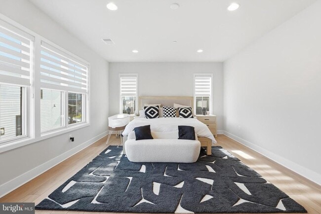 Building Photo - 9725 Lantana Wy