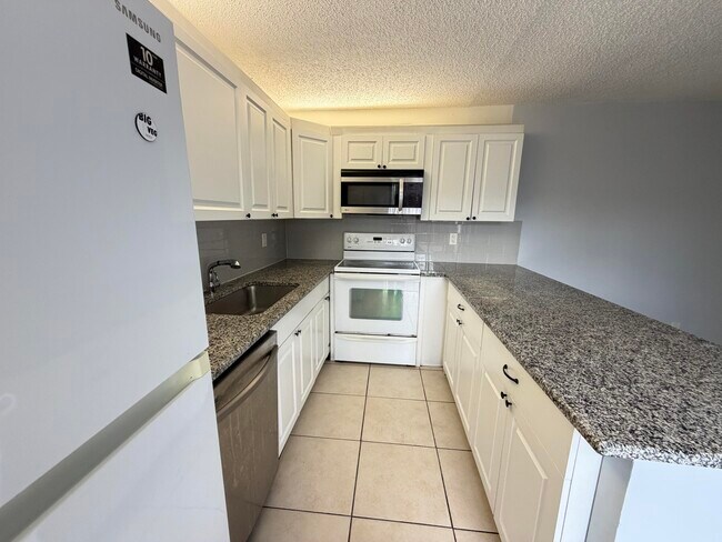 Building Photo - 731 Springdale Cir