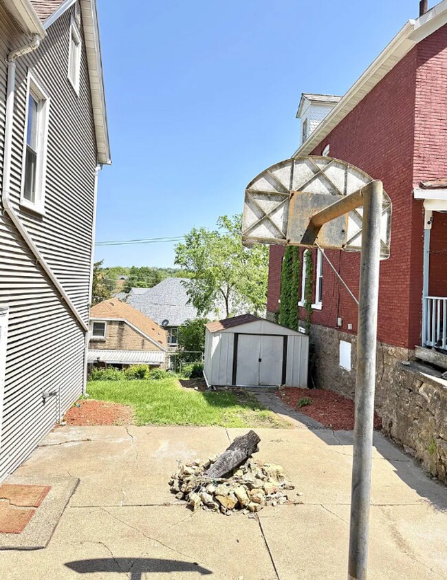 Building Photo - 2106 Kleine St