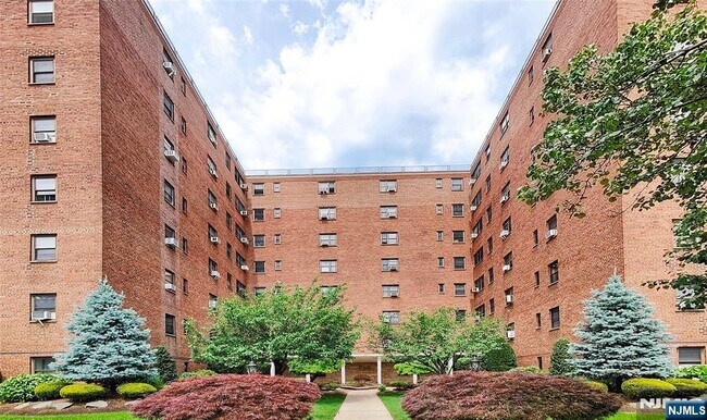 Primary Photo - 208 Anderson St