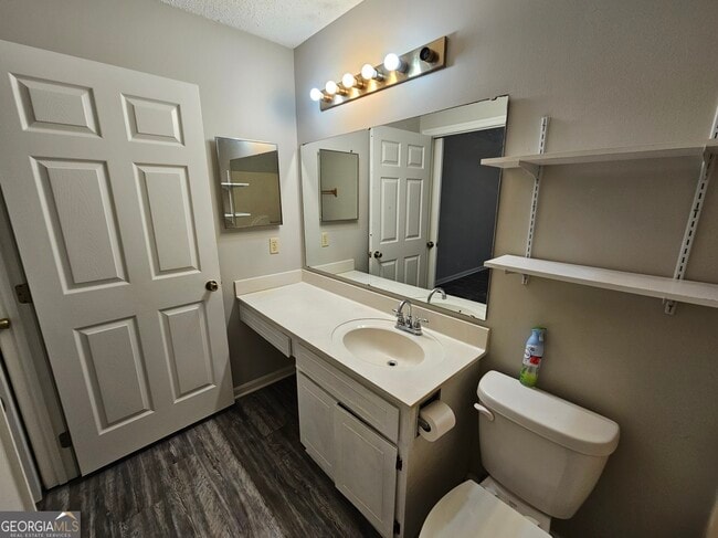 Building Photo - 108 E Lakemont Dr