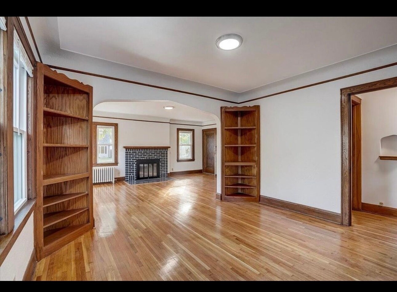 Building Photo - 4253 James Ave N