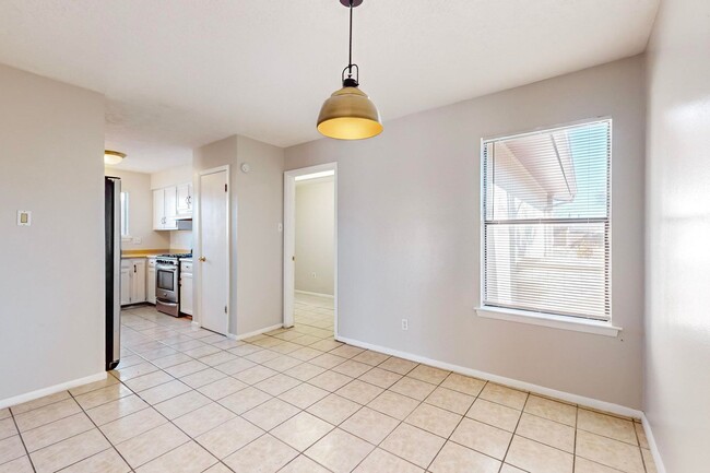 Building Photo - Taylor Ranch 4/BD 2/BA 2/CG