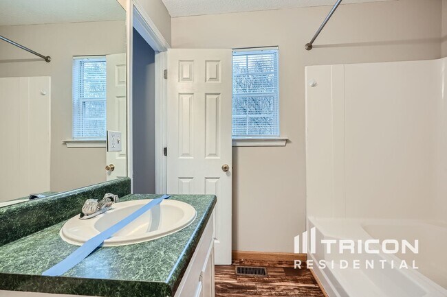 Building Photo - 377 Deering Dr
