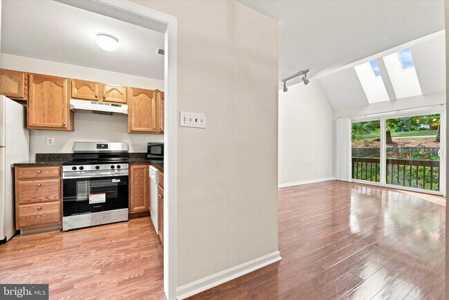 Building Photo - 319 Cashel Ct