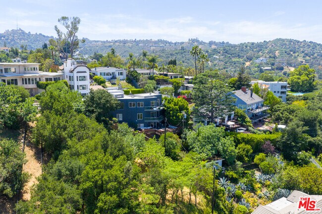 Building Photo - 3865 Buena Park Dr