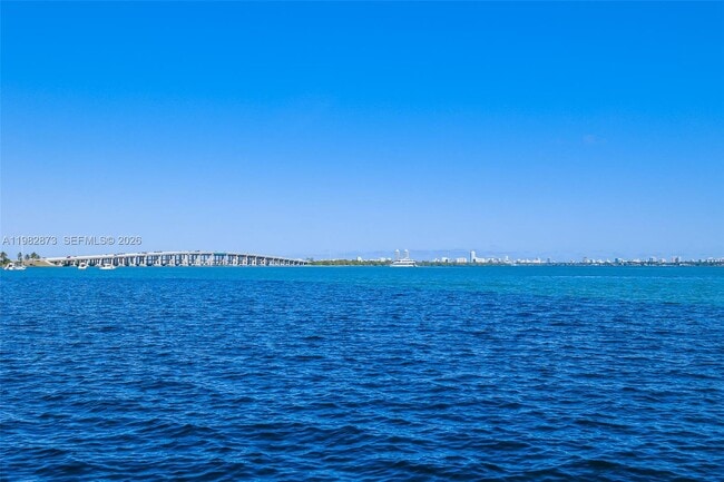 Building Photo - 555 NE 30th St