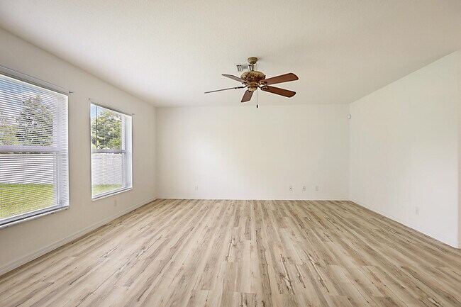 Building Photo - 617 SE Karrigan Terrace