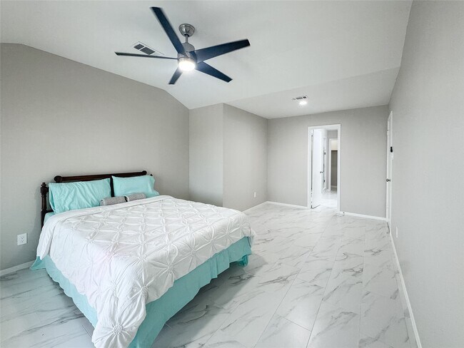 Building Photo - 112 Cove Point