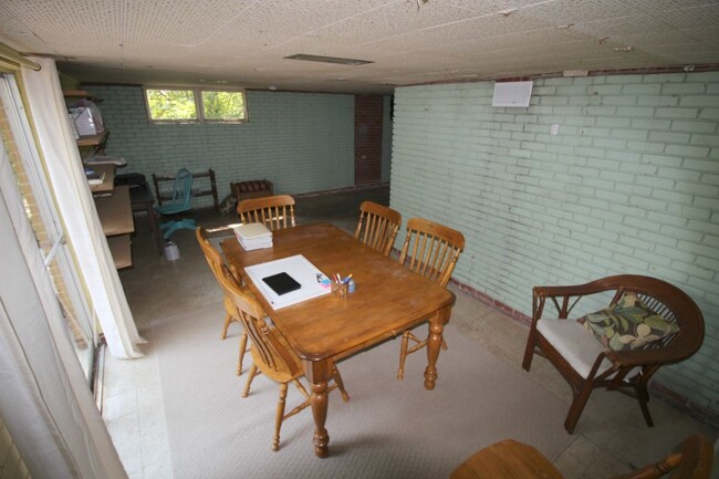Building Photo - 2153 Southwood Rd