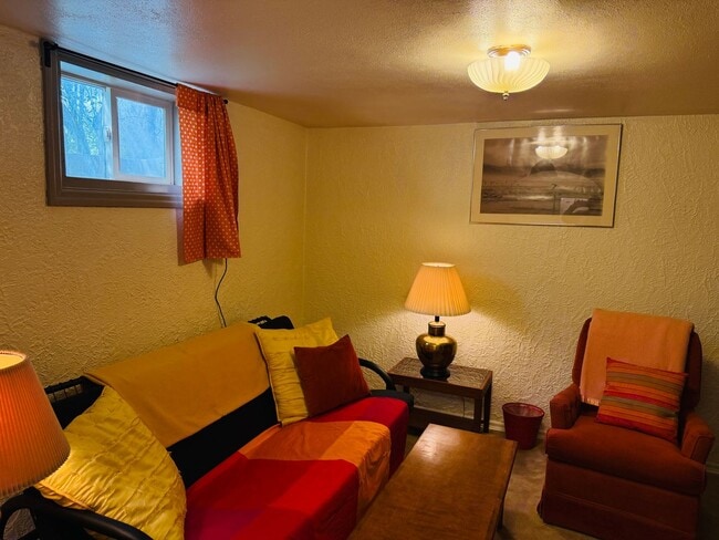 Building Photo - Furnished One Bedroom Near Hospitals