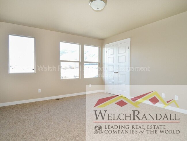 Building Photo - 2433 Wellington Dr