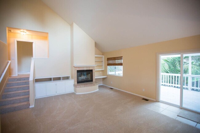 Building Photo - 3 Bedroom + Loft + Office Oceanside Home