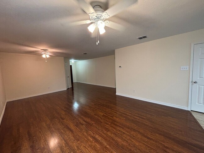 Building Photo - Spacious and Beautifully Maintained Arlington Home in Harris Ridge