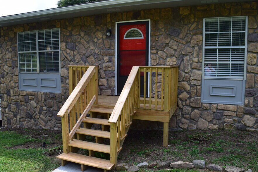 Stairs and new deck to front door - 2816 Beaverwood Dr