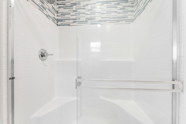 Building Photo - Modern Gated Townhome with Flexible Living Spaces & Stylish Finishes!