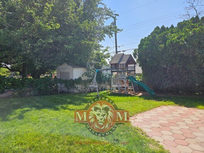 Building Photo - Great 4 Bd 2 Bath Home in Sandy