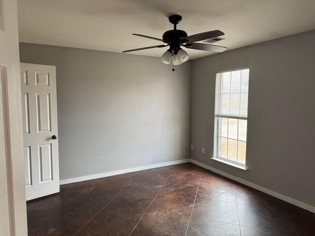 Building Photo - 111 Nikki Dr