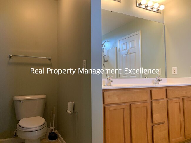 Building Photo - Lovely 2 Story Home In Raleigh, Available December 15th!