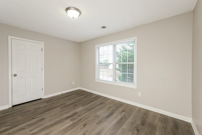 Building Photo - 460 Twin Brook Way NW