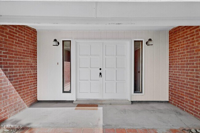 Building Photo - 7419 Mission Viejo Dr