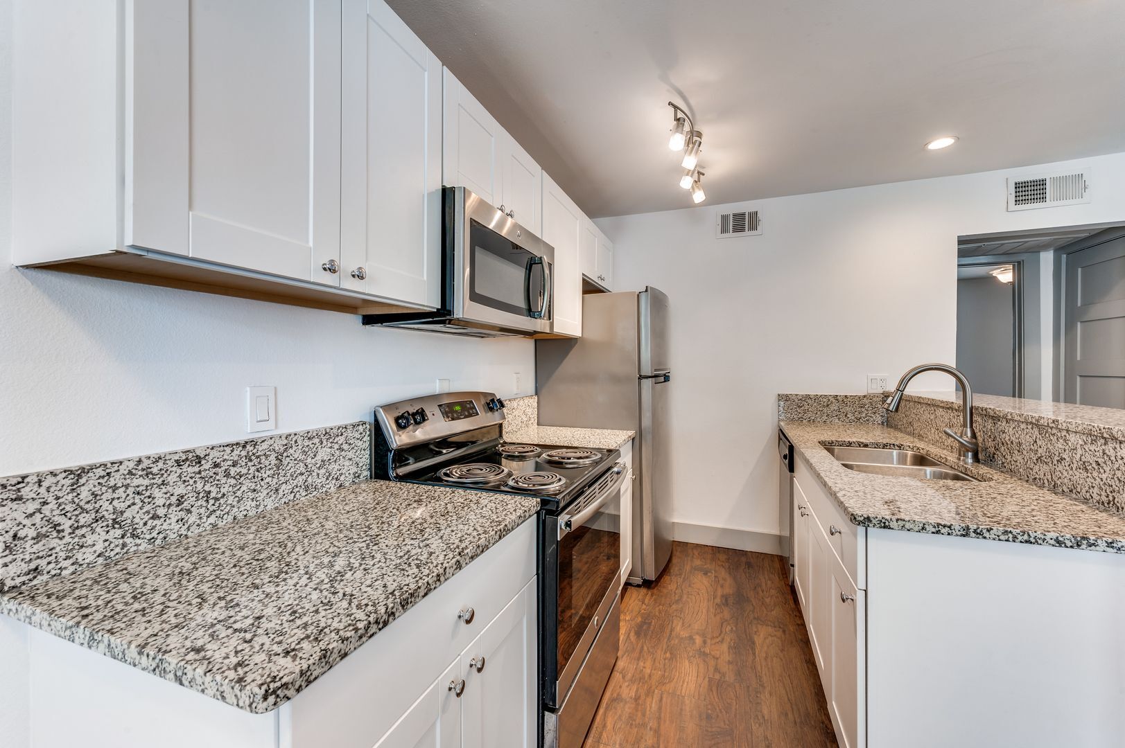 Building Photo - 4633 Fairmount St