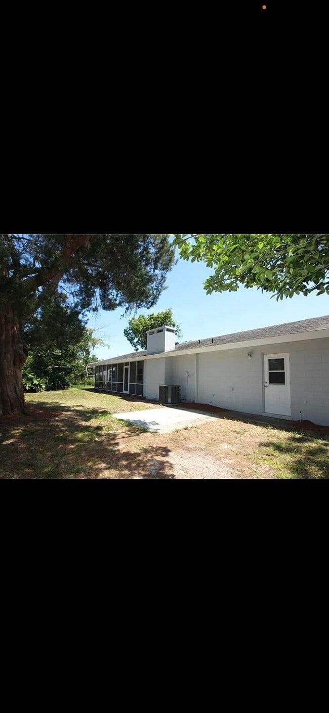 Building Photo - 617 Dunraven Dr