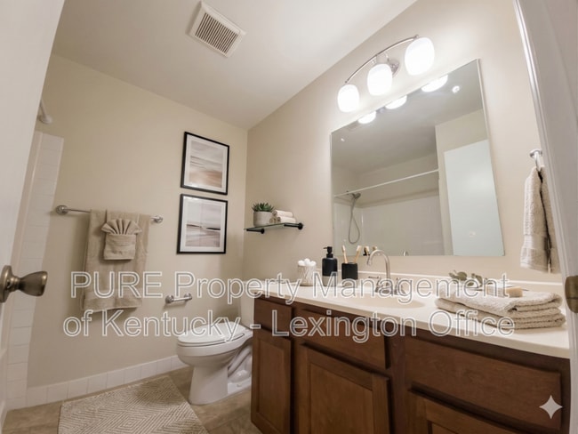 Building Photo - 2225 Sandra Ct