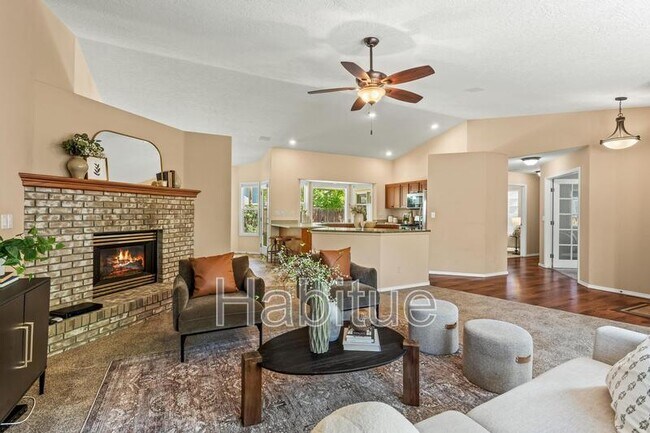 Building Photo - 2160 Dora Ln