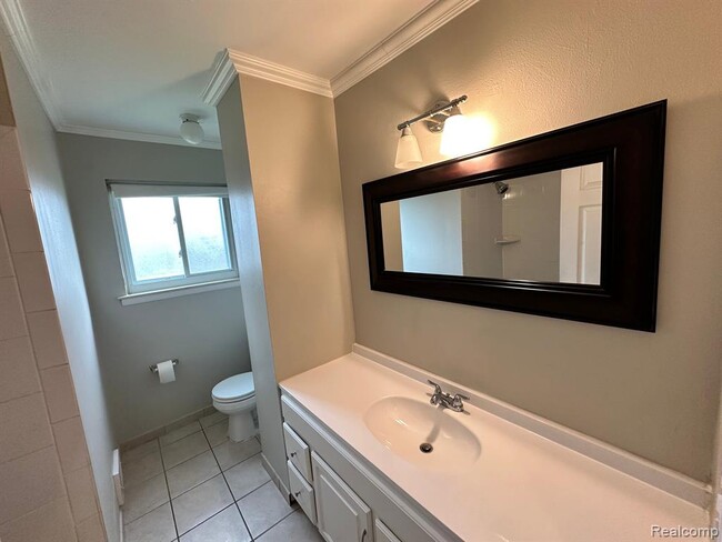 Building Photo - 147 S Carlson St