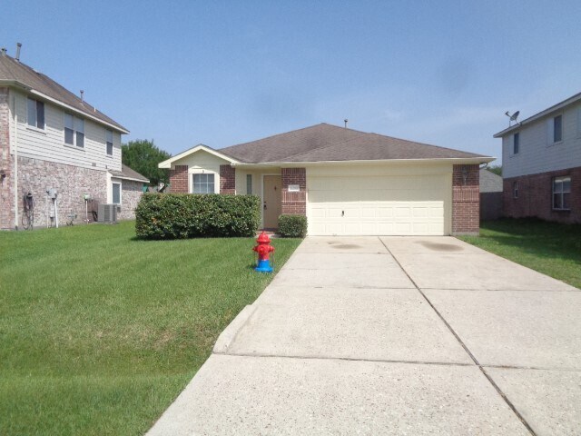 Primary Photo - 21399 Forest Colony Dr