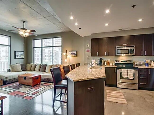 Building Photo - Luxury condo in the Rhythm at Music Row