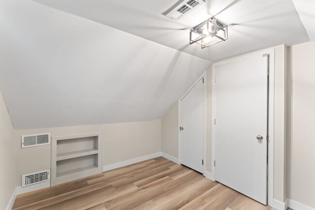 Building Photo - Beautiful renovated home in Schnitzelburg