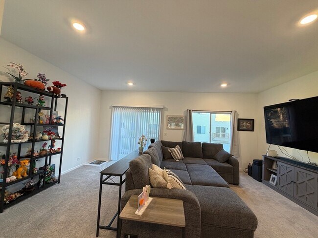 Building Photo - 235 Regency Ct