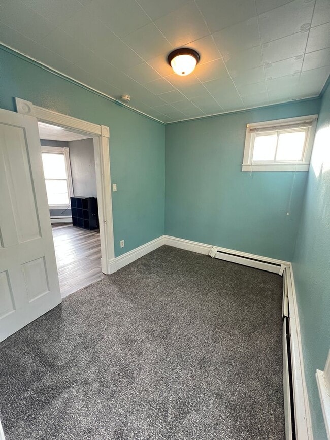 Building Photo - AVAILABLE JUNE - Billings Park Upper Duplex