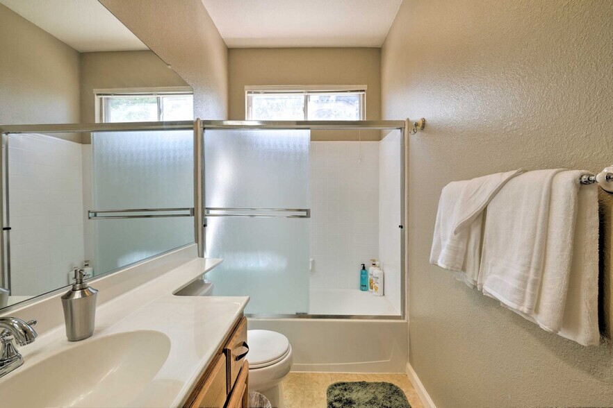 Building Photo - 264 Ridgeview Dr