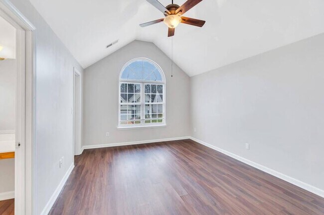 Building Photo - 5508 Kiev Dr