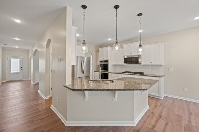 Building Photo - Stunning New Home in Enclave section Chateau