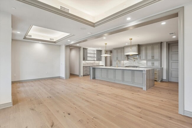 Building Photo - 1717 Bissonnet St