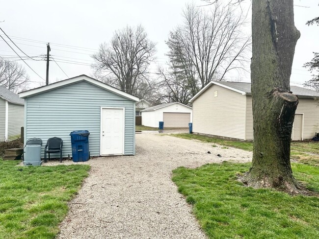 Building Photo - Renovated 3-Bedroom Home Steps from the 12...