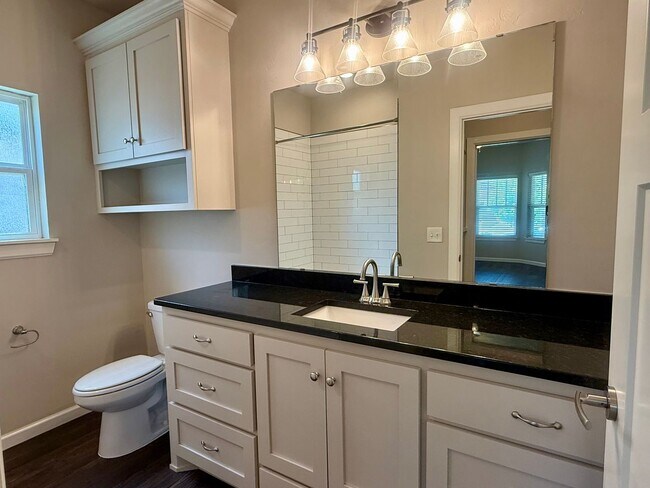 Building Photo - Beautiful 2 Bed 2 Bath!